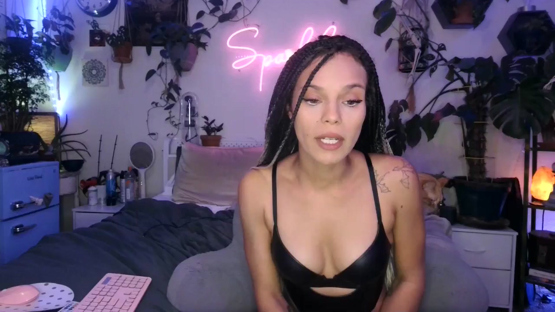 Gallery image thumbnail from SPARKL3S's myfreecams stream on, 11/24/2024, 05:27 image 7 of 20