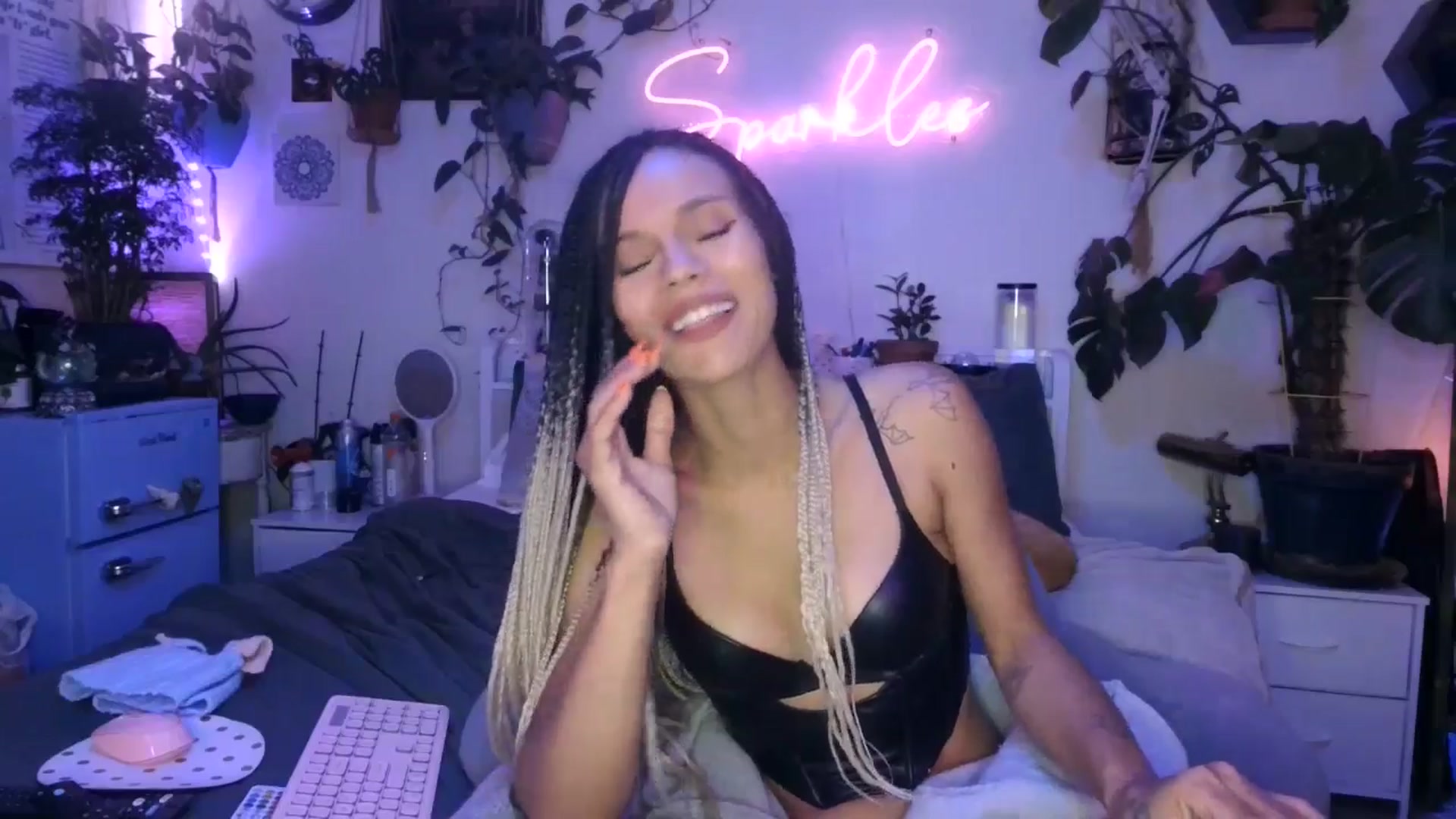 Gallery image thumbnail from SPARKL3S's myfreecams stream on, 11/24/2024, 11:10 image 10 of 20