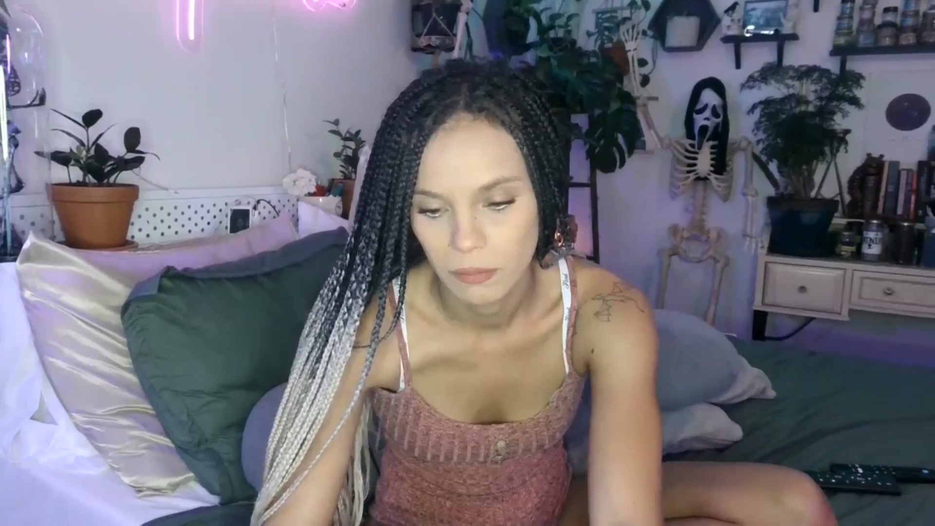 Gallery image thumbnail from SPARKL3S's myfreecams stream on, 11/25/2024, 05:29 image 11 of 20
