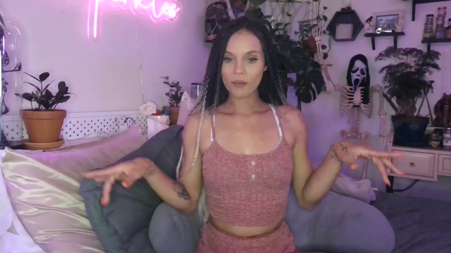 Gallery image thumbnail from SPARKL3S's myfreecams stream on, 11/25/2024, 09:09 image 1 of 20