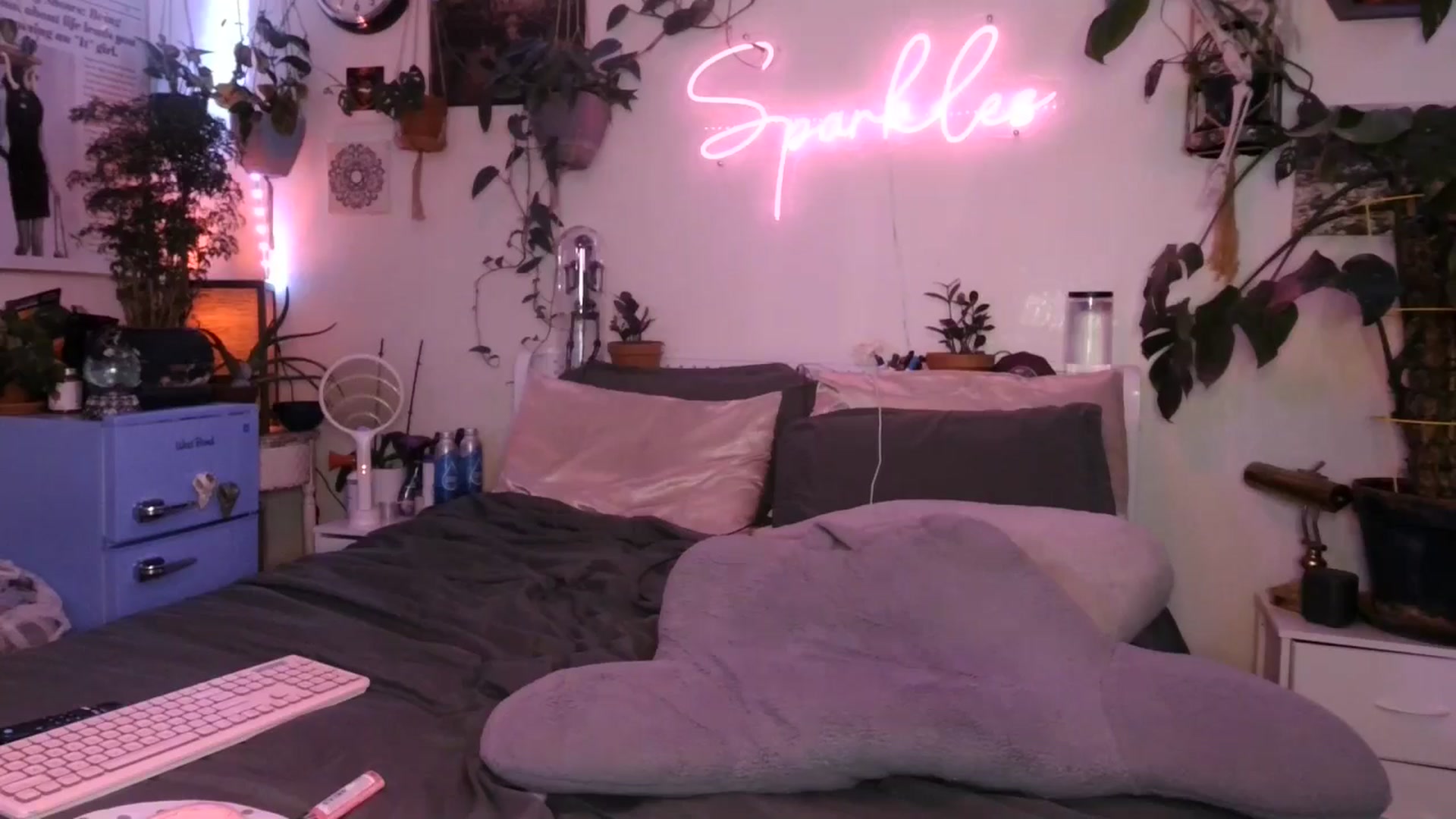 Gallery image thumbnail from SPARKL3S's myfreecams stream on, 11/28/2024, 11:21 image 8 of 20