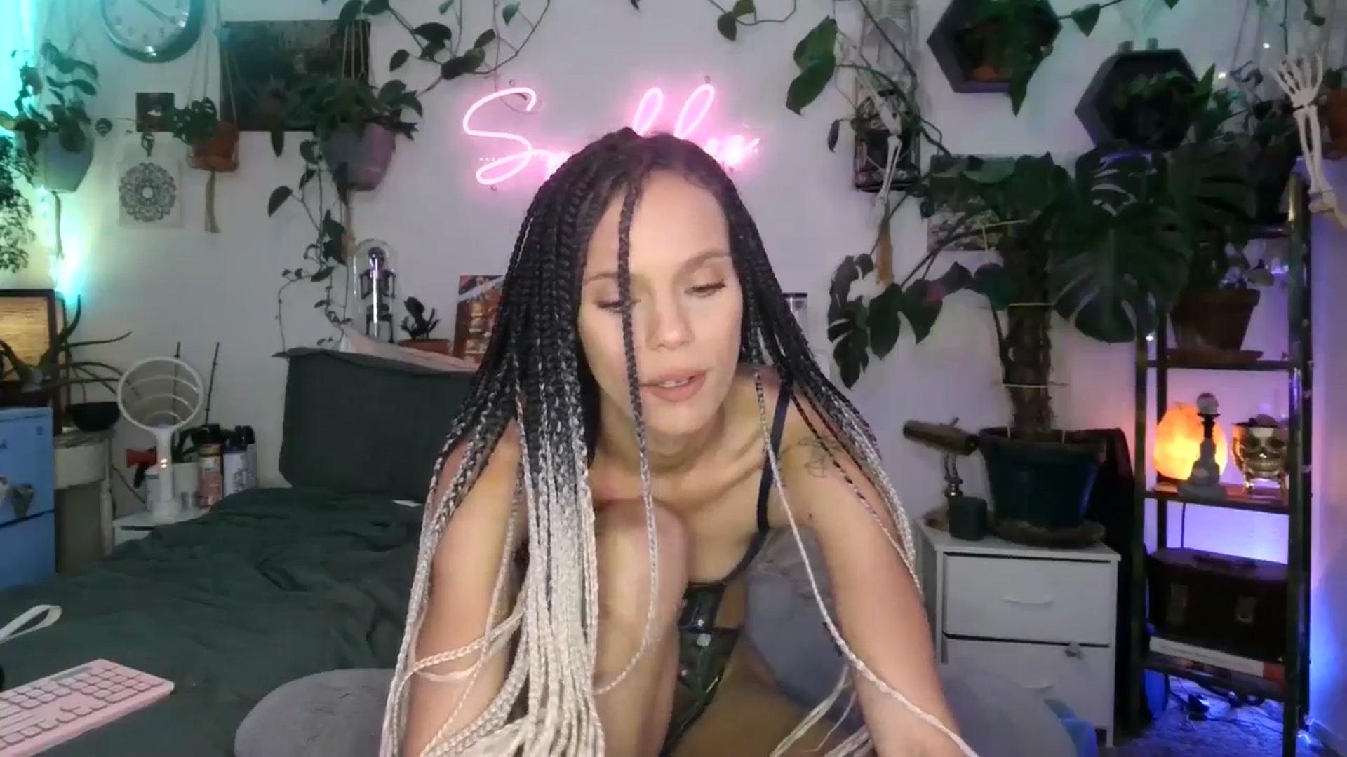 Gallery image thumbnail from SPARKL3S's myfreecams stream on, 12/01/2024, 09:41 image 7 of 20