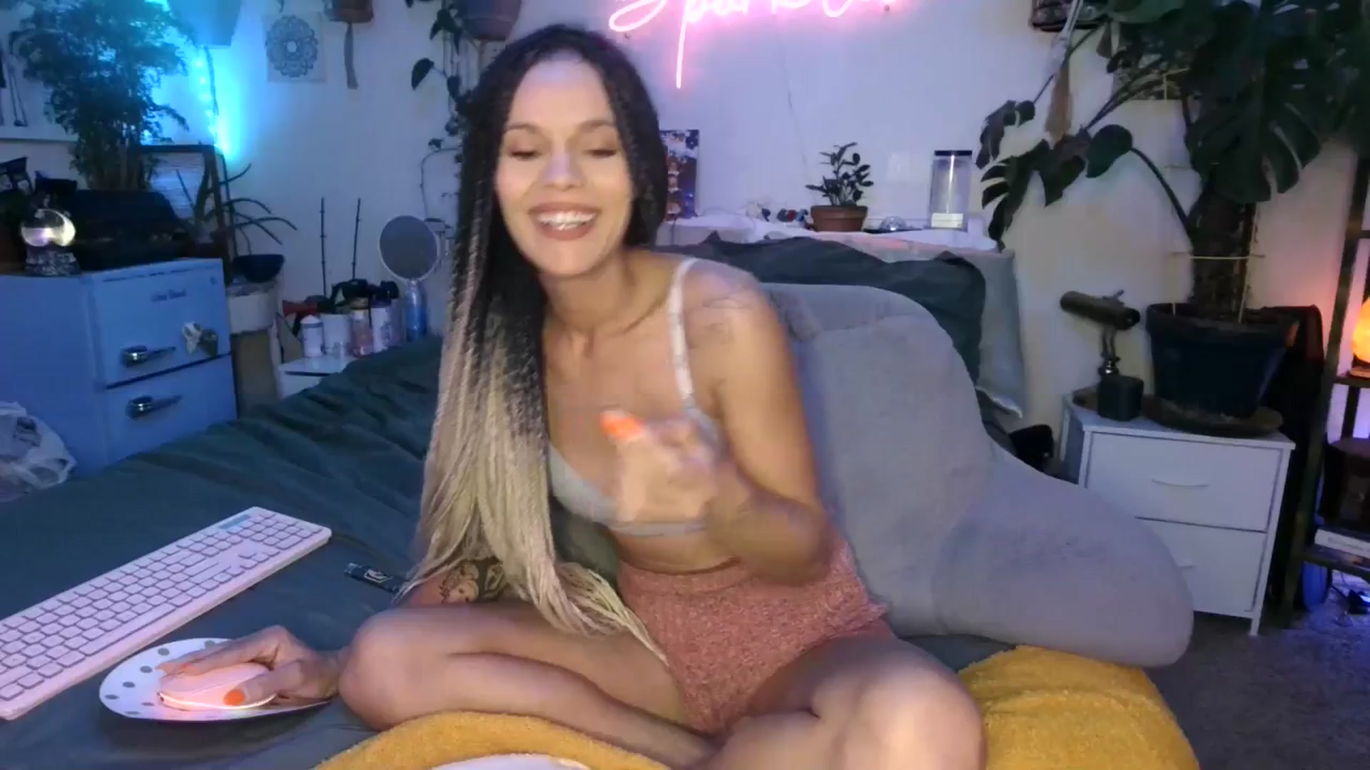 Gallery image thumbnail from SPARKL3S's myfreecams stream on, 12/04/2024, 09:52 image 8 of 20