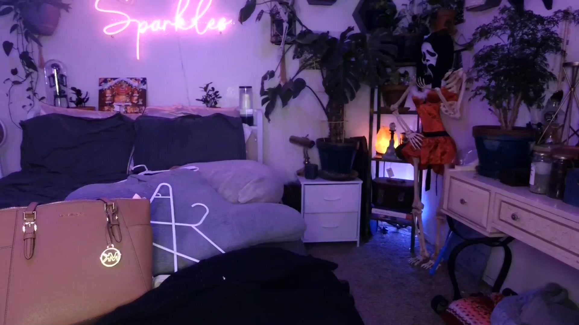 Gallery image thumbnail from SPARKL3S's myfreecams stream on, 12/11/2024, 08:47 image 17 of 20