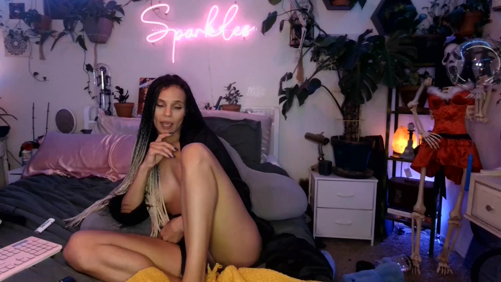 Gallery image thumbnail from SPARKL3S's myfreecams stream on, 12/19/2024, 12:32 image 13 of 20