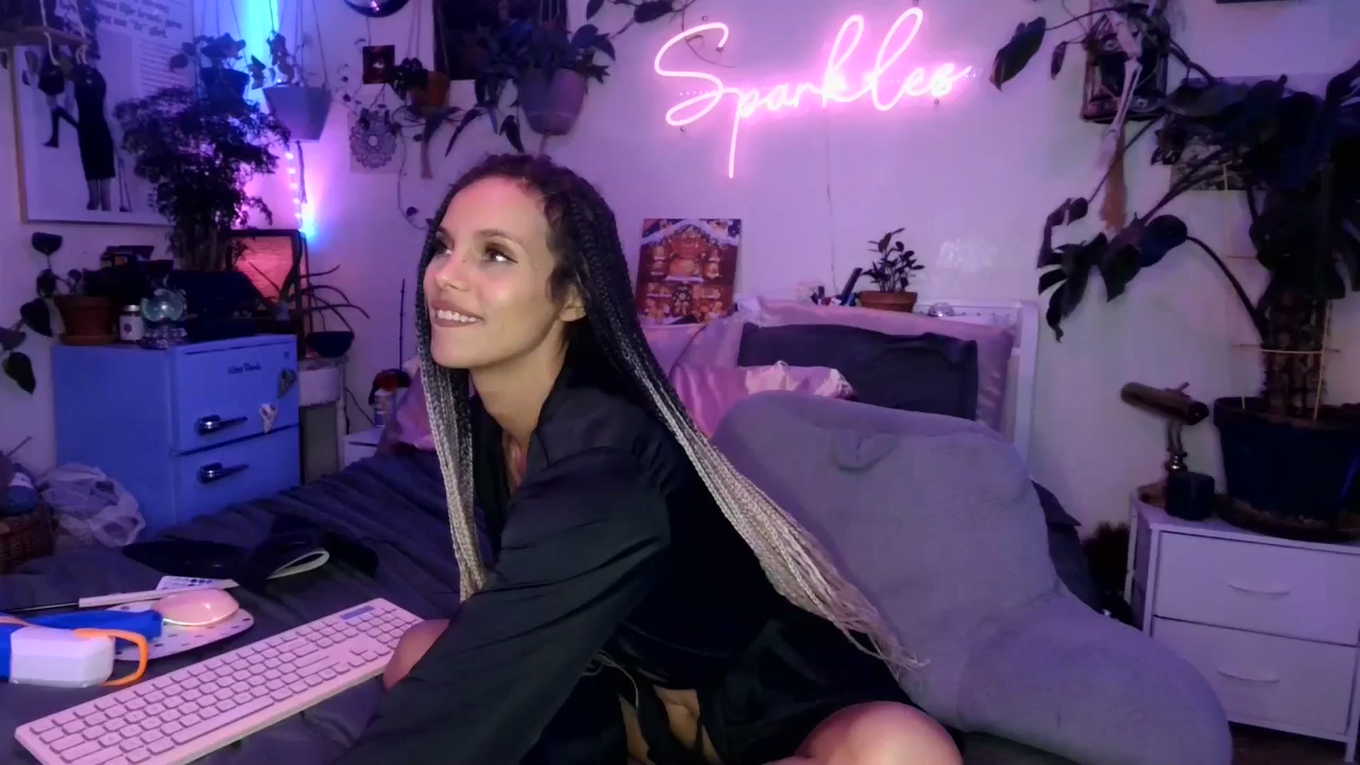 Gallery image thumbnail from SPARKL3S's myfreecams stream on, 12/19/2024, 12:32 image 1 of 20