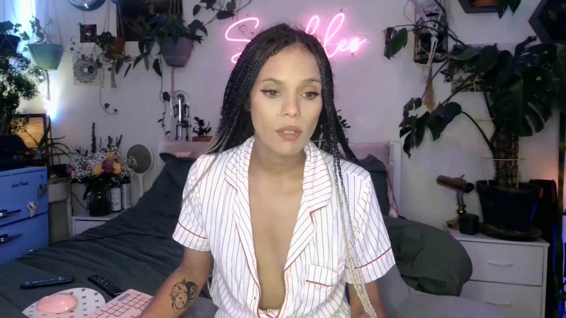 Gallery image thumbnail from SPARKL3S's myfreecams stream on, 12/23/2024, 06:45 image 10 of 20
