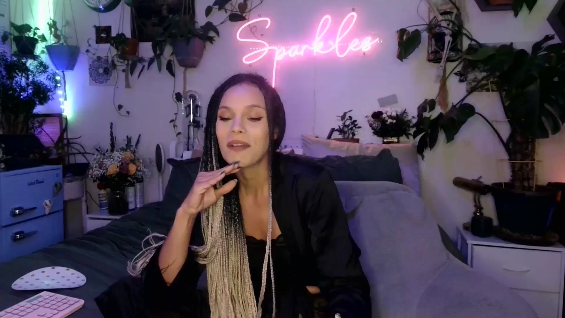 Gallery image thumbnail from SPARKL3S's myfreecams stream on, 12/24/2024, 02:25 image 2 of 20