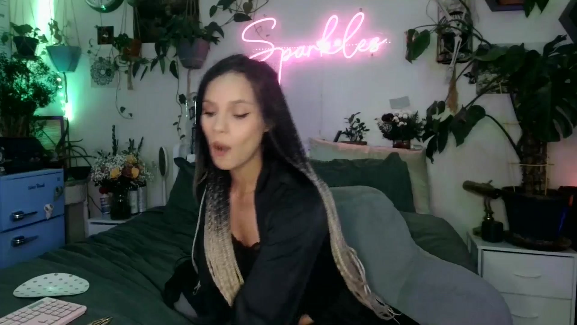 Gallery image thumbnail from SPARKL3S's myfreecams stream on, 12/24/2024, 02:25 image 16 of 20