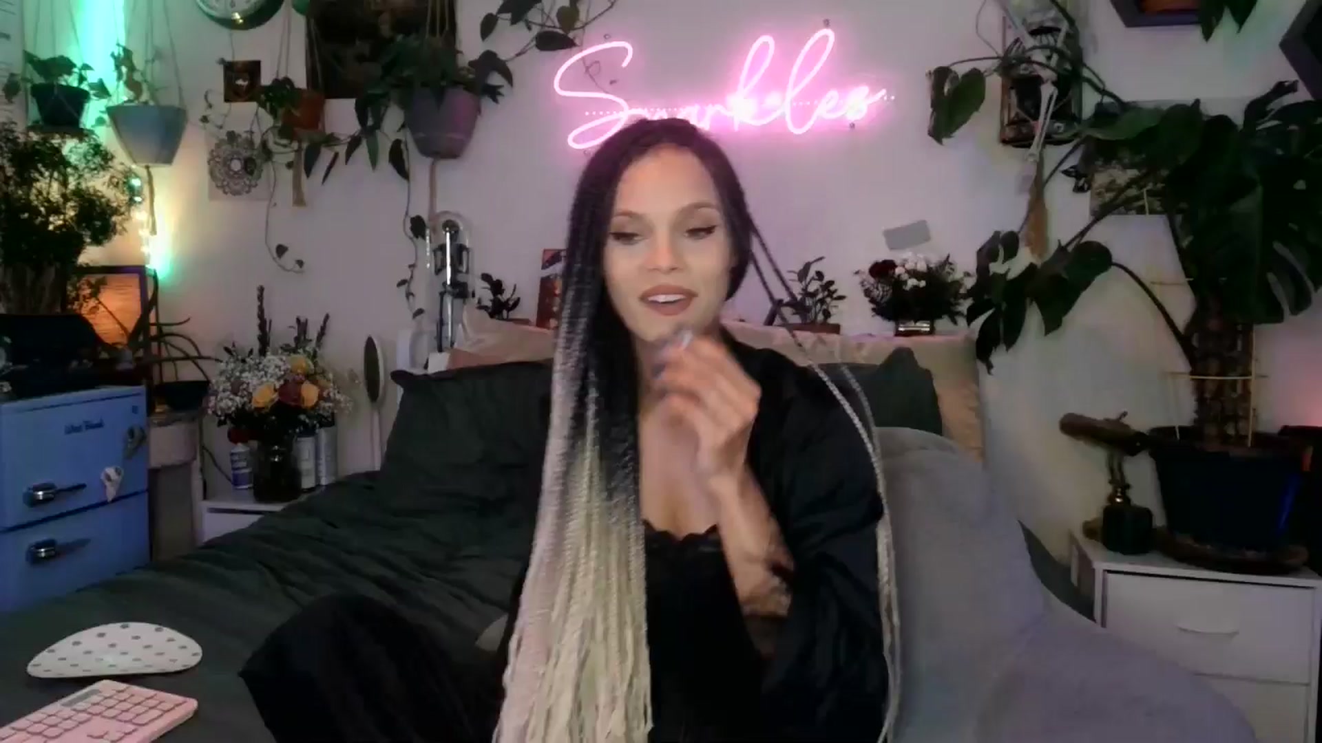 Gallery image thumbnail from SPARKL3S's myfreecams stream on, 12/24/2024, 02:25 image 1 of 20