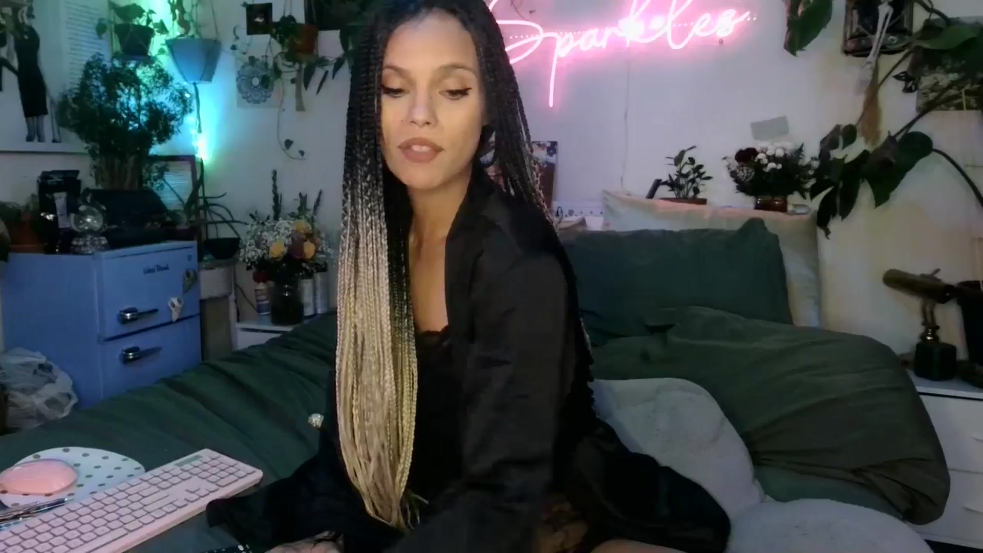 Gallery image thumbnail from SPARKL3S's myfreecams stream on, 12/24/2024, 08:31 image 12 of 20