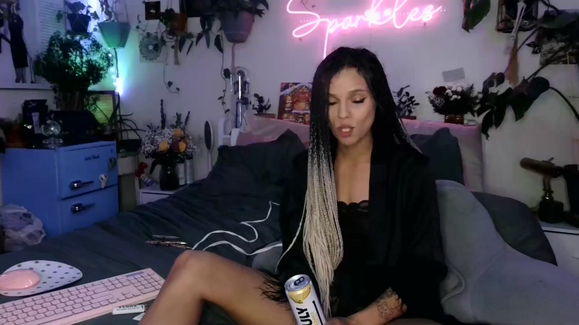 Gallery image thumbnail from SPARKL3S's myfreecams stream on, 12/24/2024, 08:31 image 20 of 20