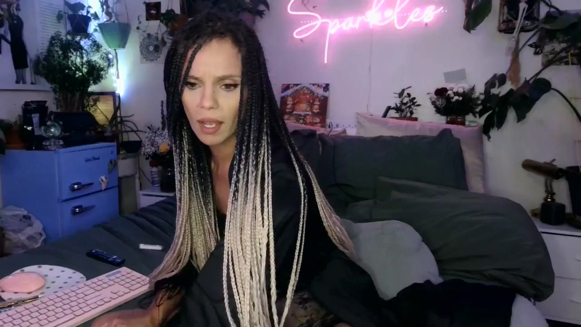 Gallery image thumbnail from SPARKL3S's myfreecams stream on, 12/24/2024, 08:31 image 10 of 20