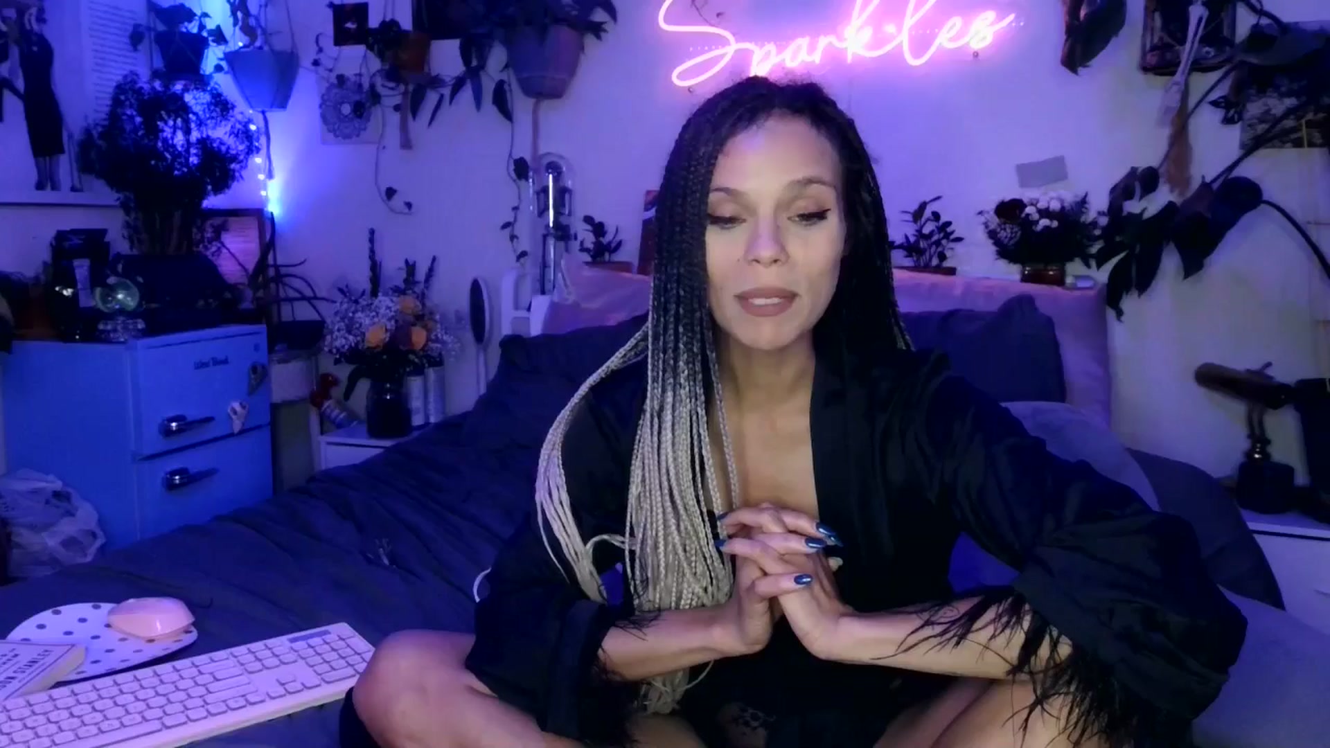 Gallery image thumbnail from SPARKL3S's myfreecams stream on, 12/24/2024, 09:21 image 6 of 20
