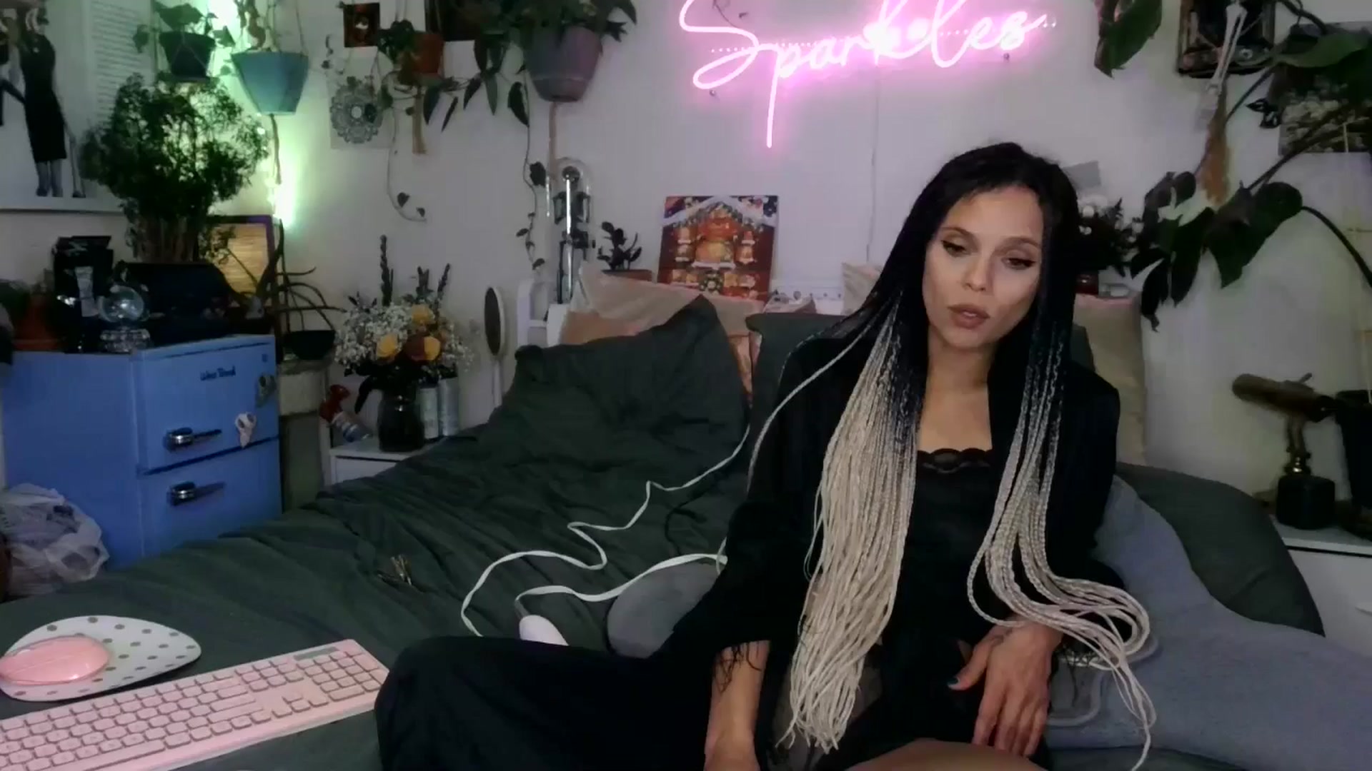 Gallery image thumbnail from SPARKL3S's myfreecams stream on, 12/24/2024, 09:21 image 1 of 20