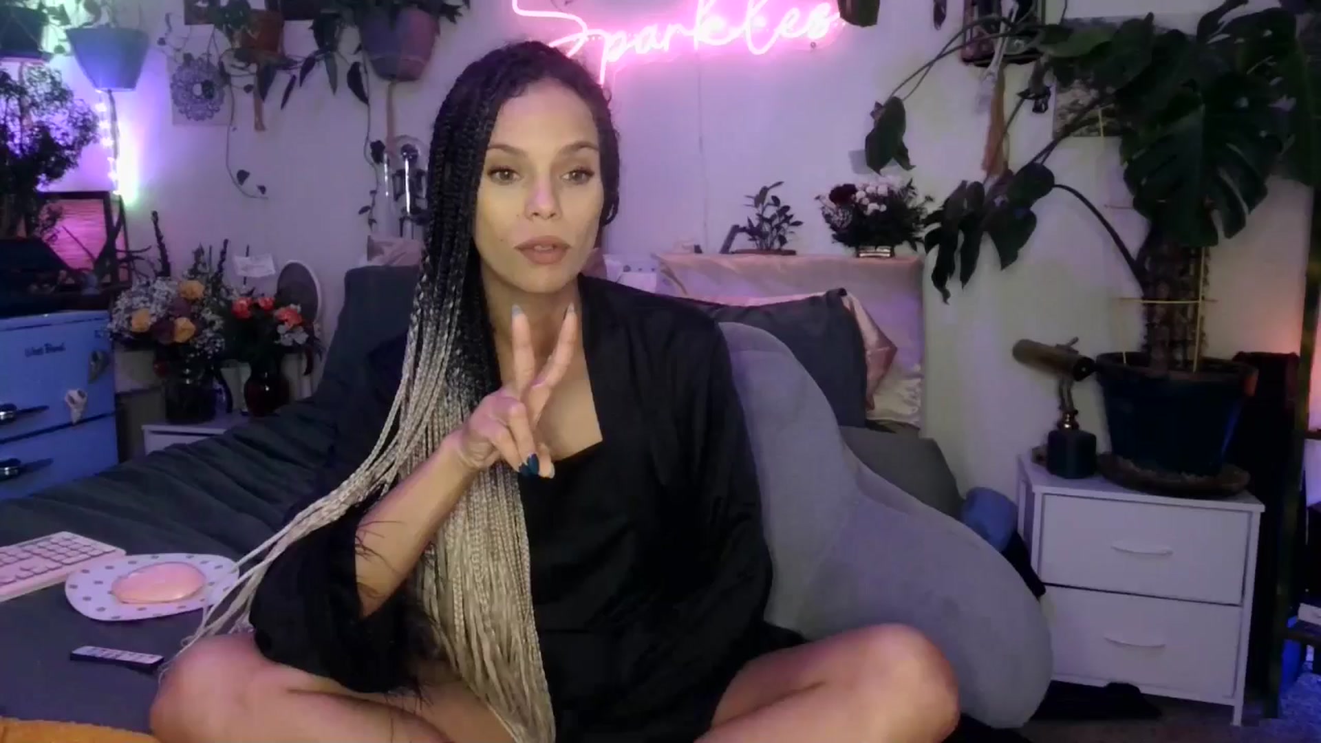 Gallery image thumbnail from SPARKL3S's myfreecams stream on, 12/25/2024, 11:45 image 1 of 20