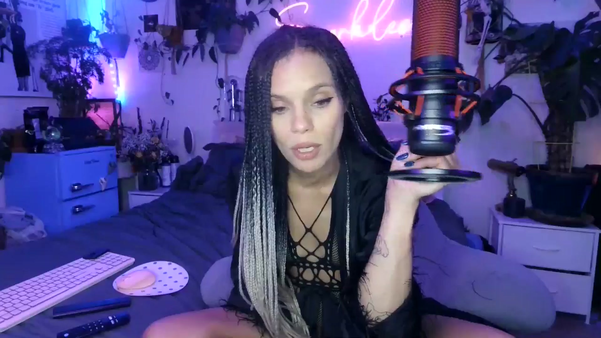 Gallery image thumbnail from SPARKL3S's myfreecams stream on, 12/29/2024, 10:21 image 17 of 20