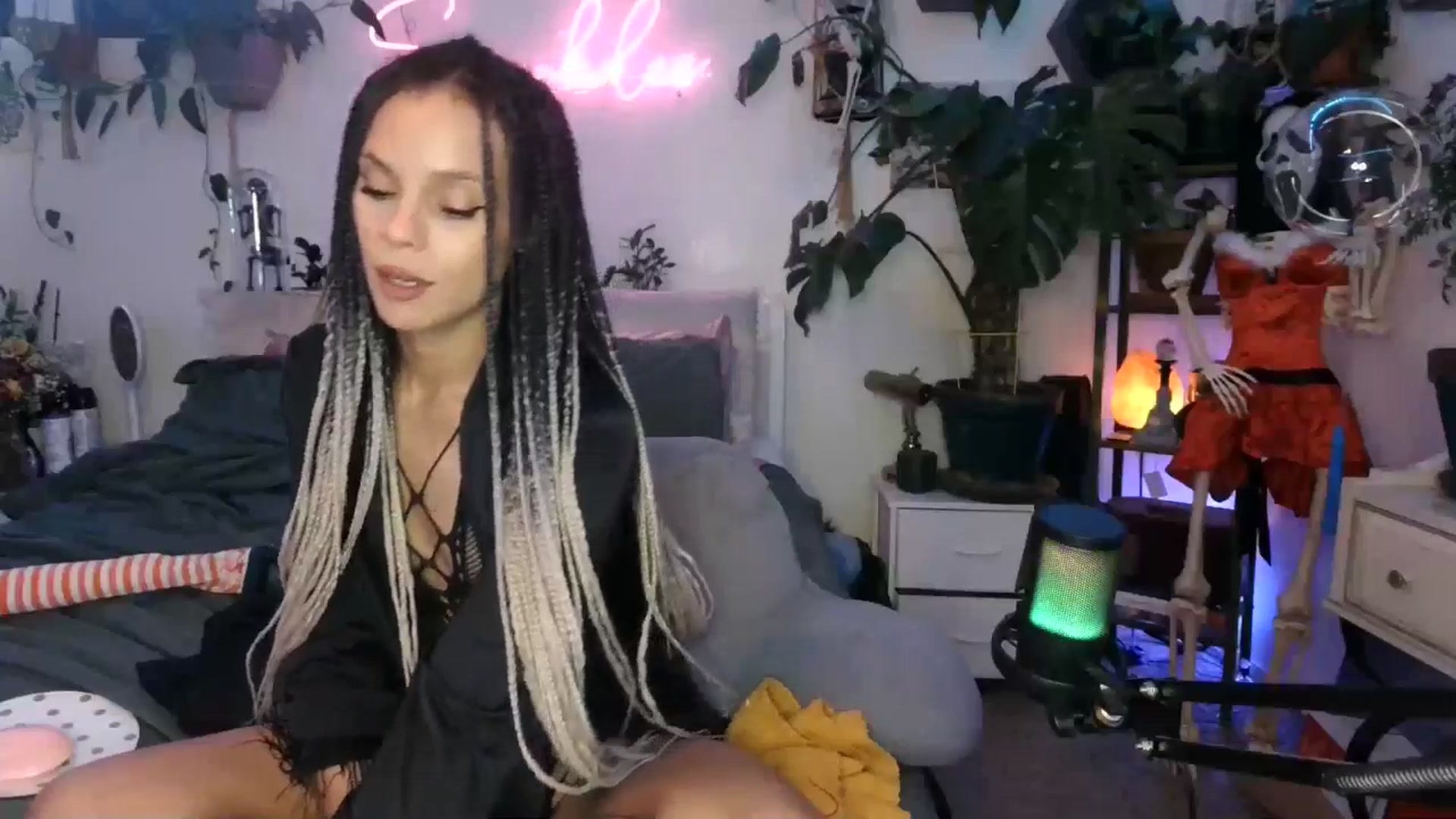 Gallery image thumbnail from SPARKL3S's myfreecams stream on, 12/29/2024, 12:04 image 10 of 20