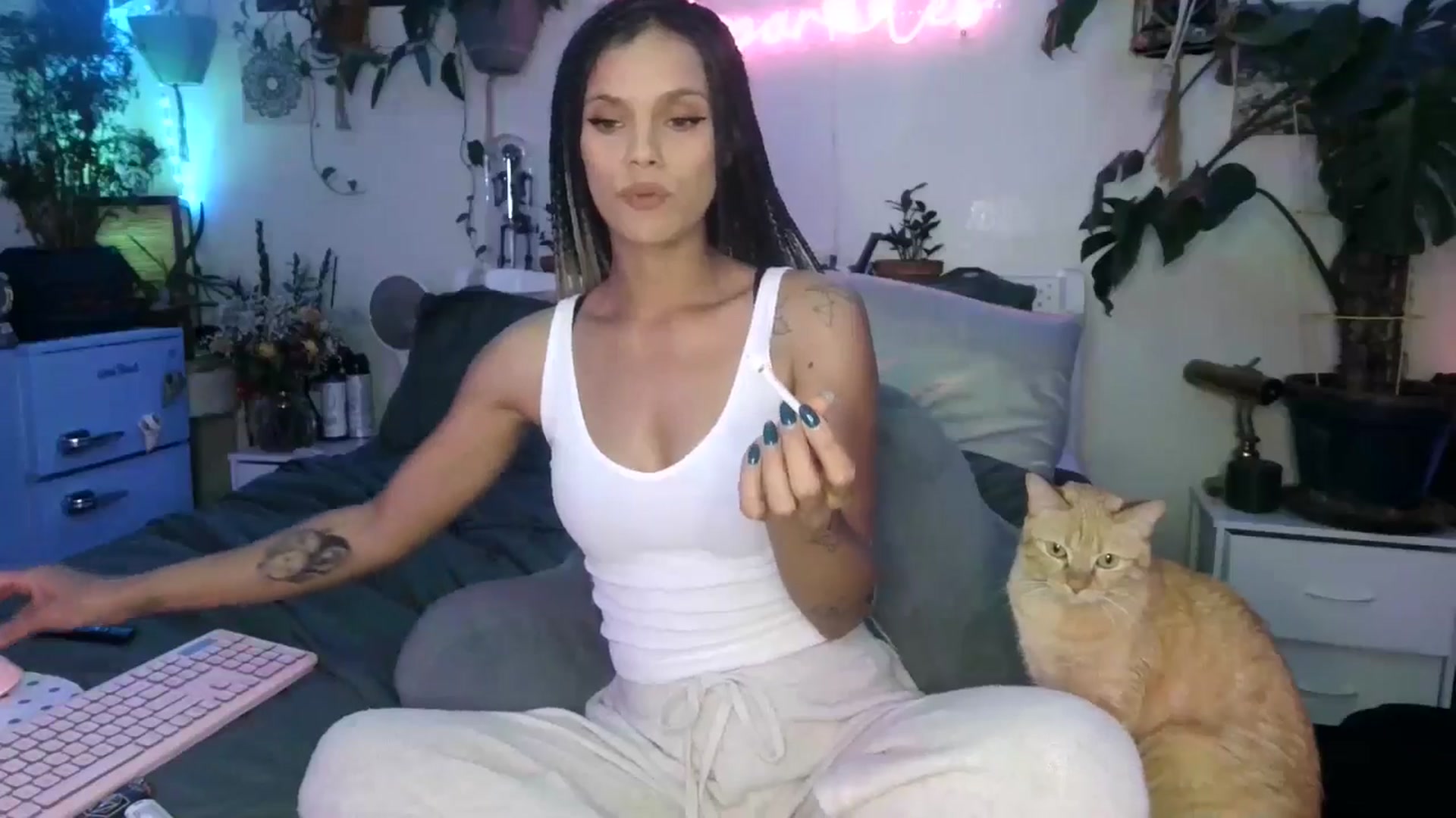 Gallery image thumbnail from SPARKL3S's myfreecams stream on, 12/31/2024, 07:52 image 5 of 20