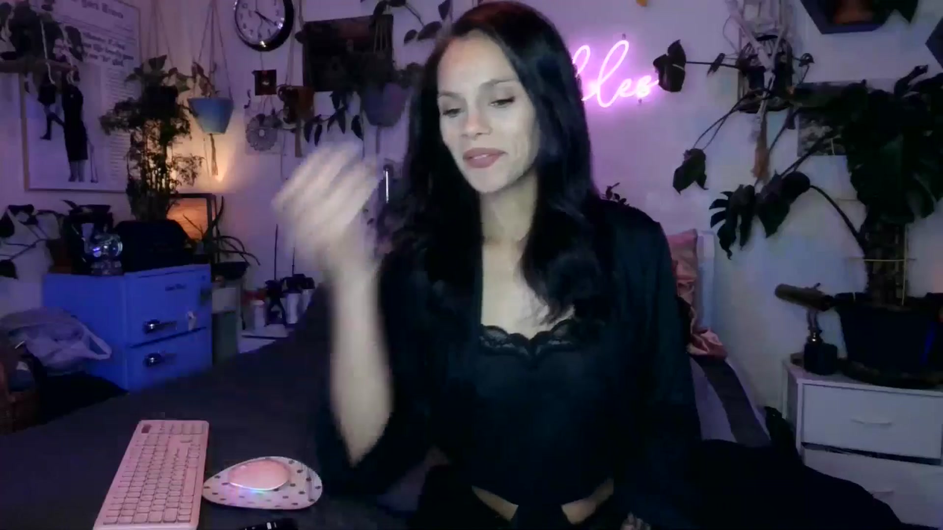 Gallery image thumbnail from SPARKL3S's myfreecams stream on, 01/02/2025, 08:23 image 10 of 20