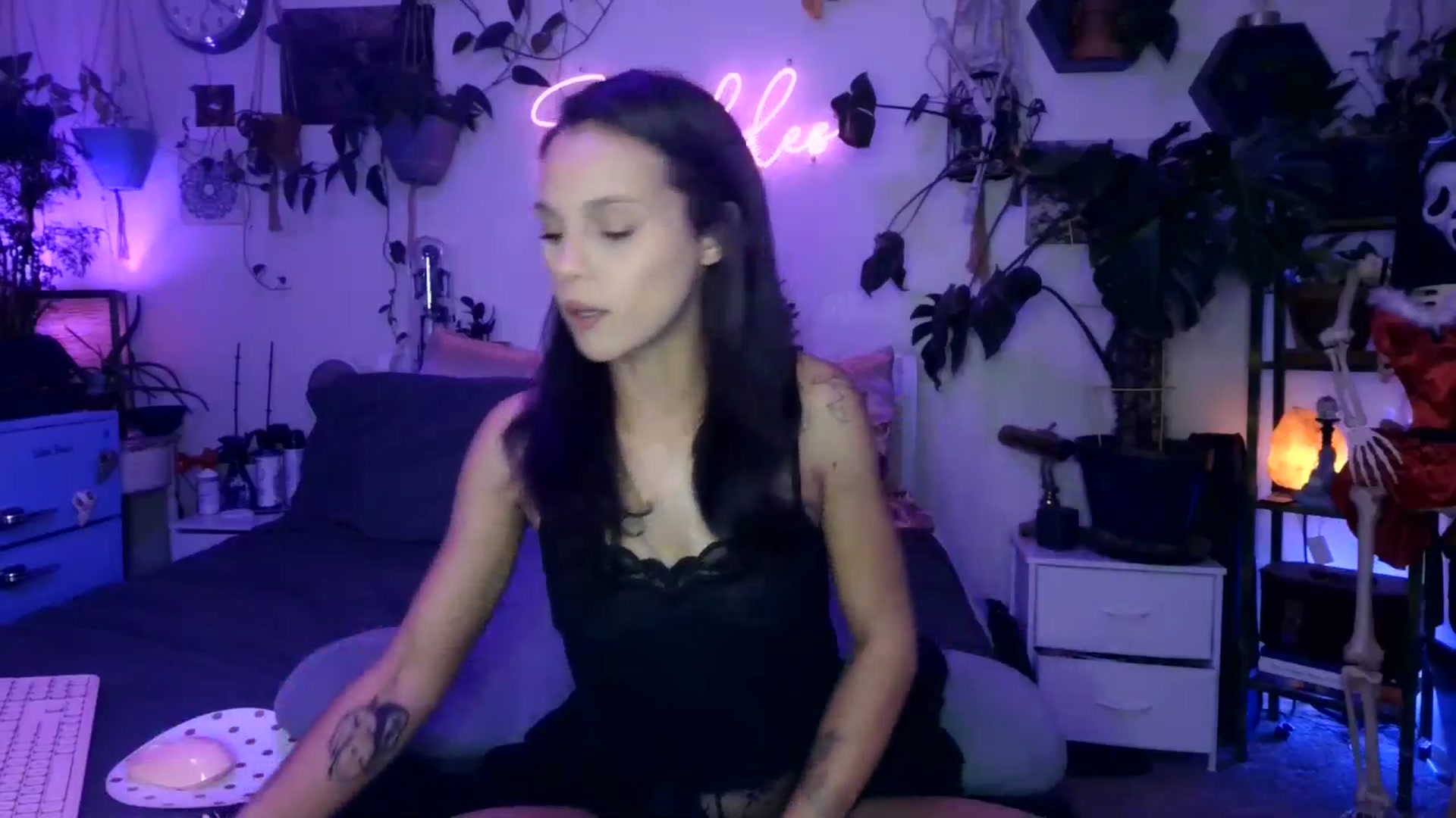 Gallery image thumbnail from SPARKL3S's myfreecams stream on, 01/02/2025, 08:23 image 2 of 20