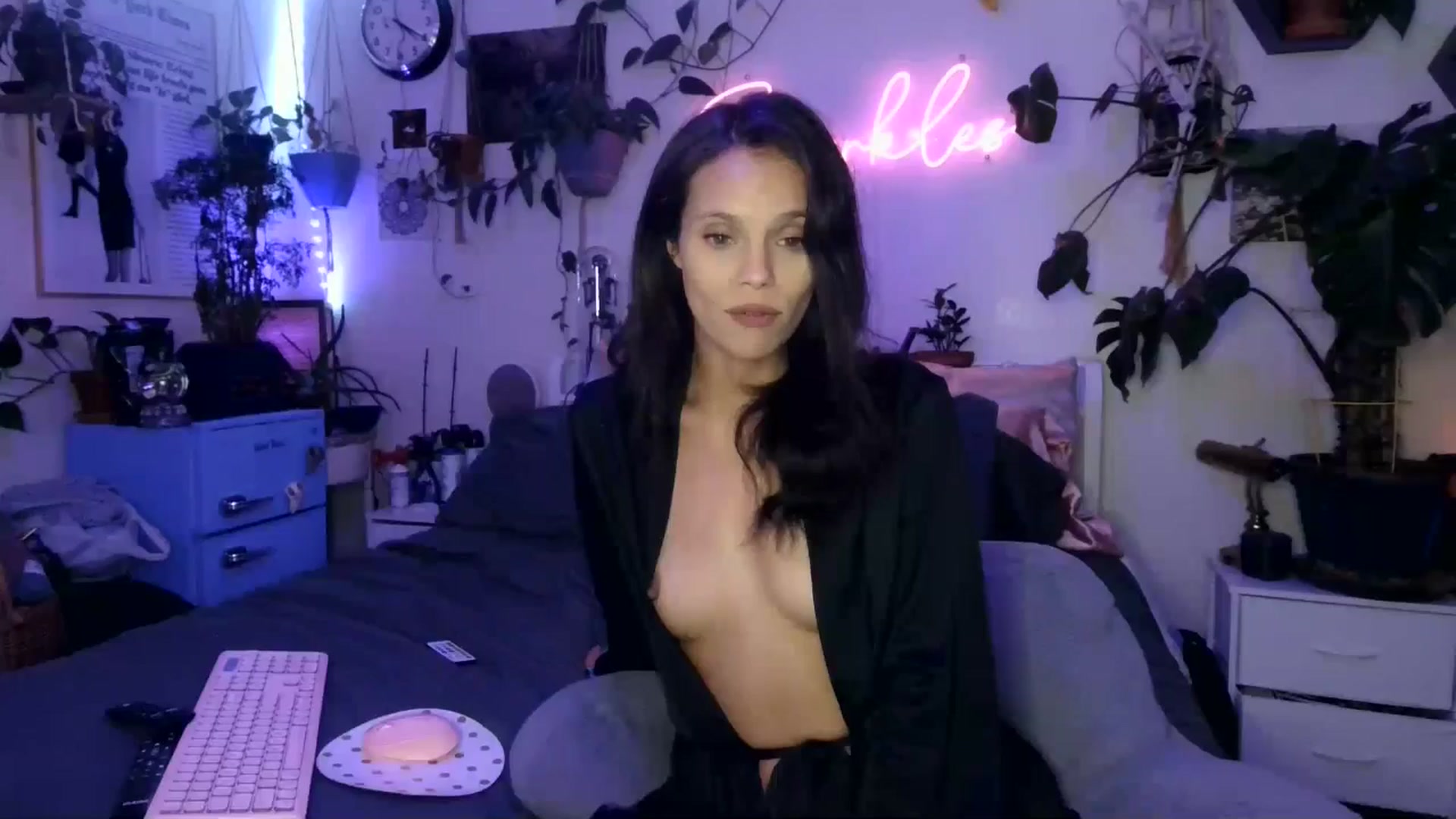 Gallery image thumbnail from SPARKL3S's myfreecams stream on, 01/02/2025, 11:50 image 8 of 20