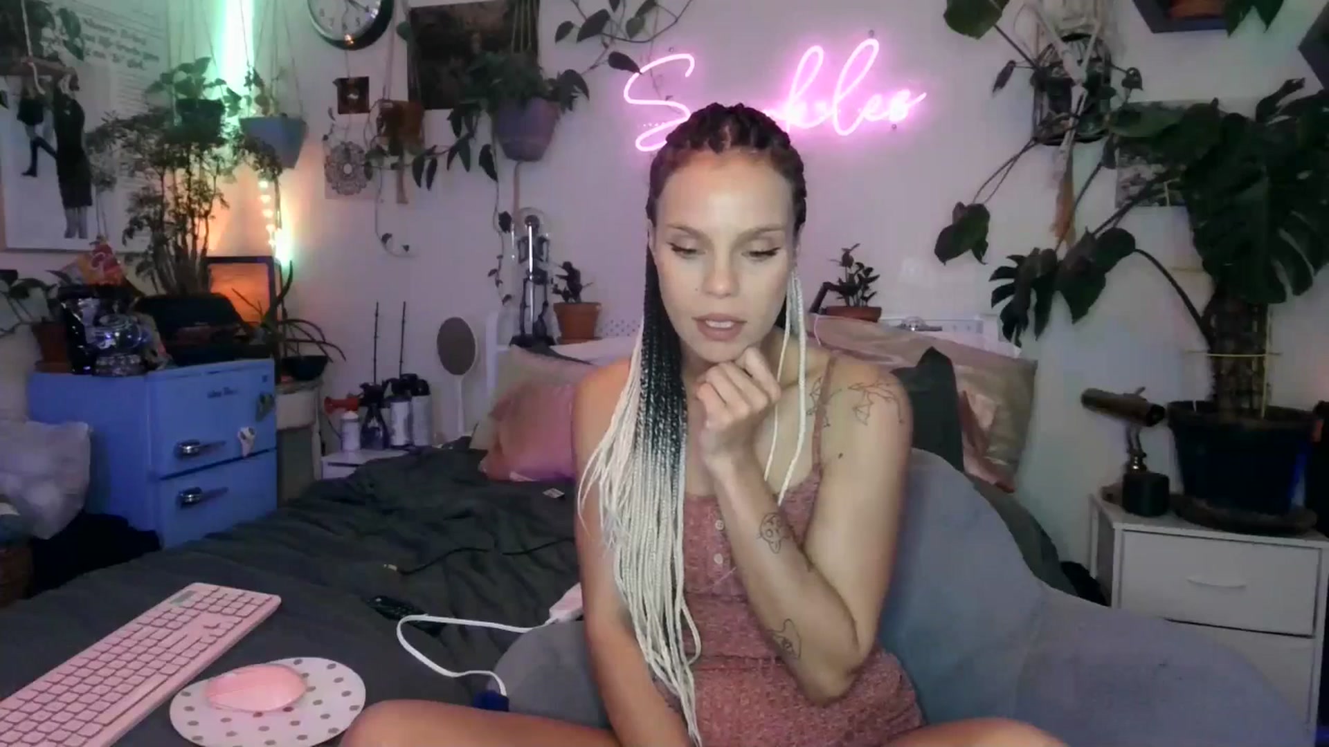 Gallery image thumbnail from SPARKL3S's myfreecams stream on, 01/06/2025, 08:43 image 17 of 20