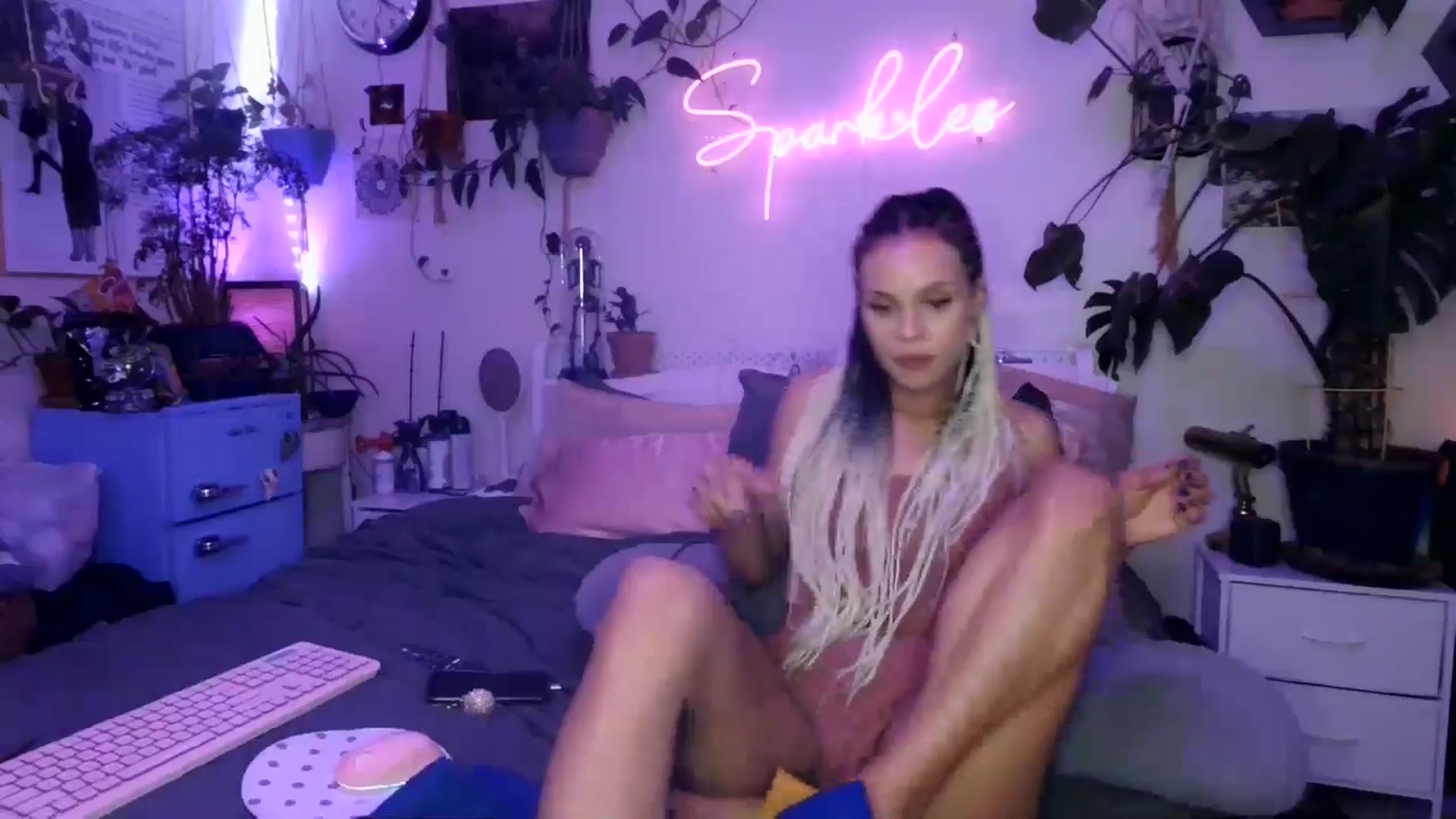 Gallery image thumbnail from SPARKL3S's myfreecams stream on, 01/06/2025, 08:43 image 8 of 20