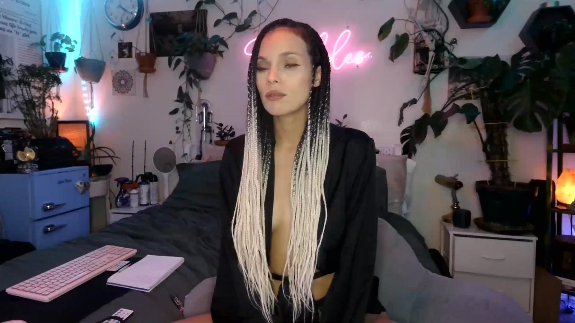 Gallery image thumbnail from SPARKL3S's myfreecams stream on, 01/10/2025, 10:48 image 2 of 20