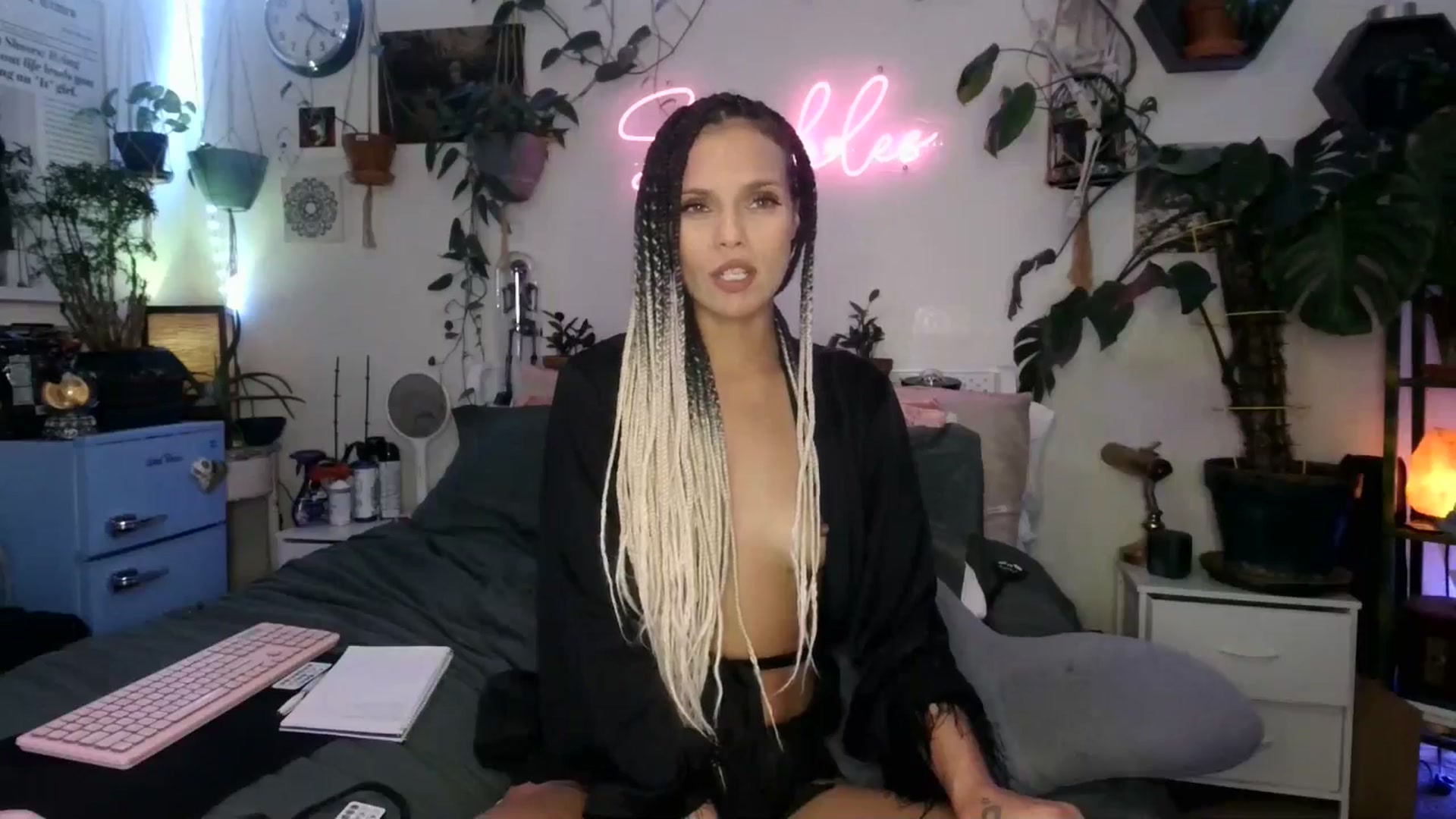 Gallery image thumbnail from SPARKL3S's myfreecams stream on, 01/10/2025, 10:48 image 16 of 20