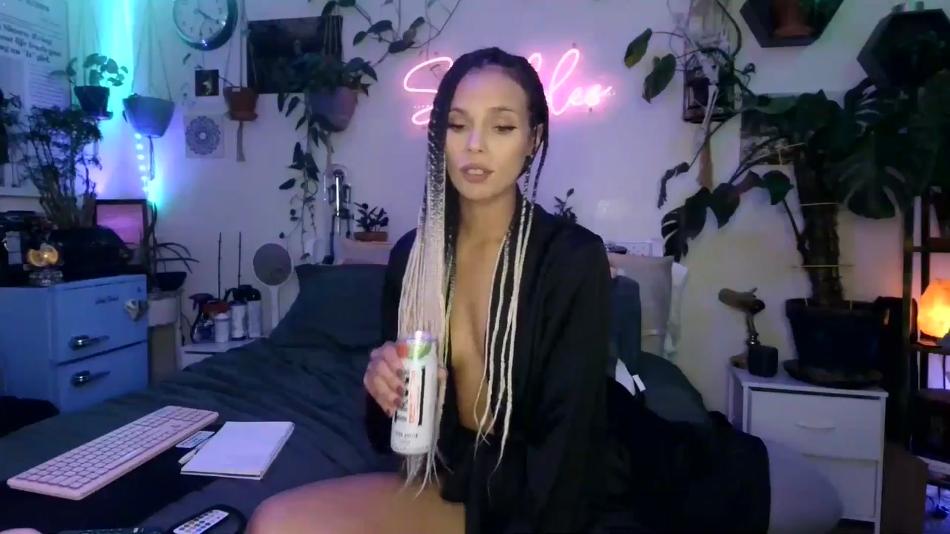 Gallery image thumbnail from SPARKL3S's myfreecams stream on, 01/10/2025, 10:48 image 13 of 20