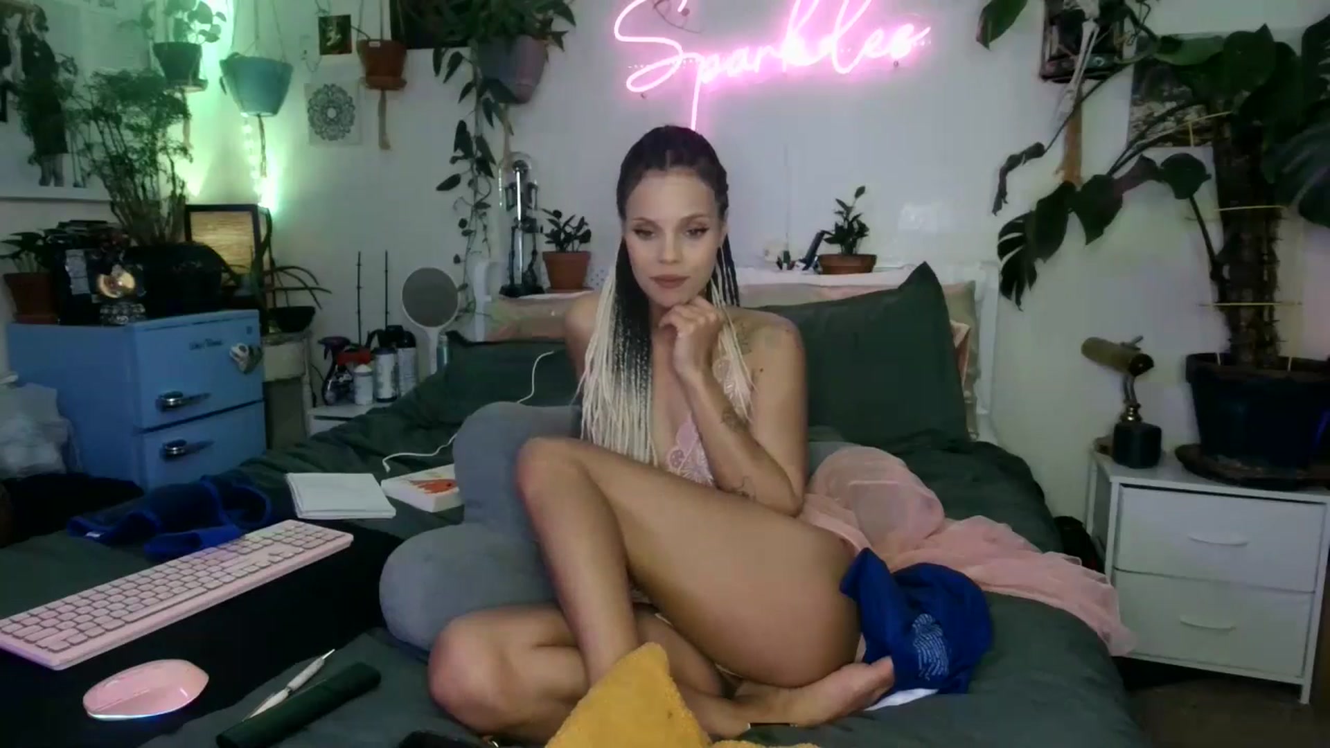 Gallery image thumbnail from SPARKL3S's myfreecams stream on, 01/11/2025, 11:38 image 11 of 20