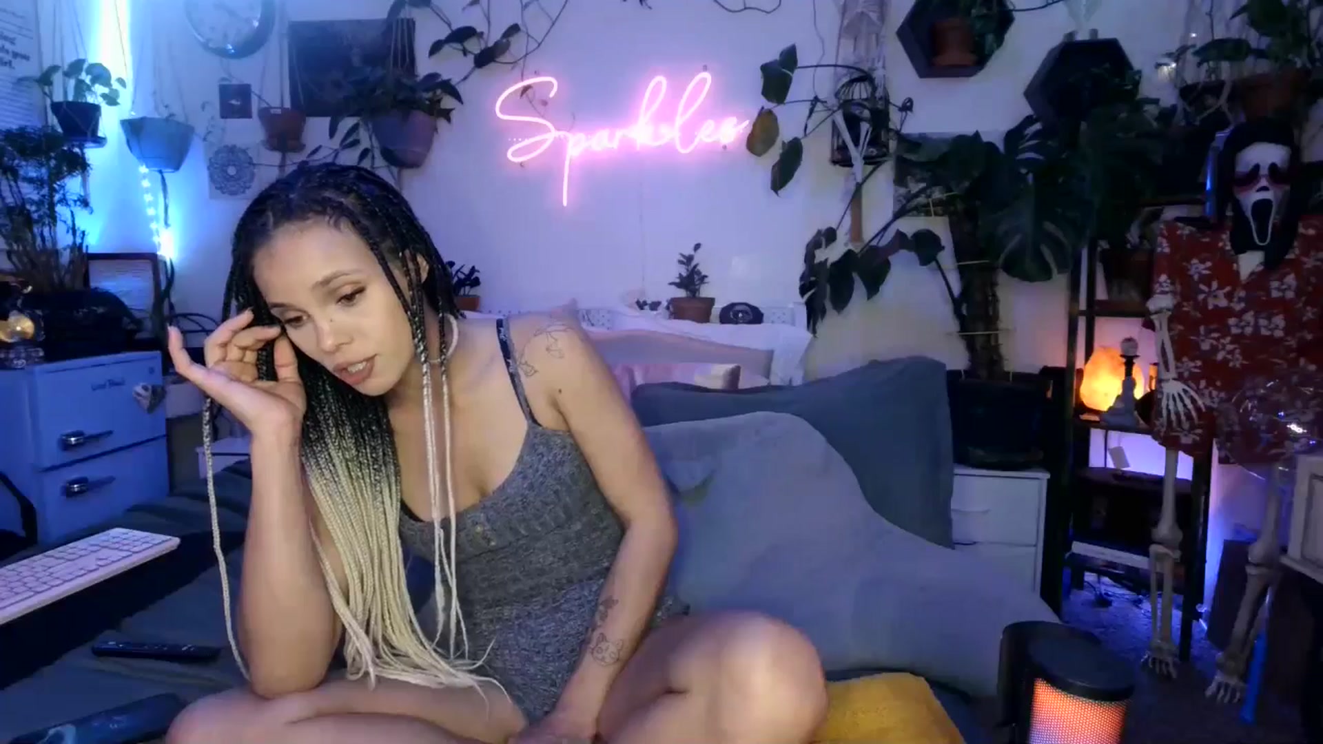 Gallery image thumbnail from SPARKL3S's myfreecams stream on, 01/21/2025, 11:56 image 16 of 20