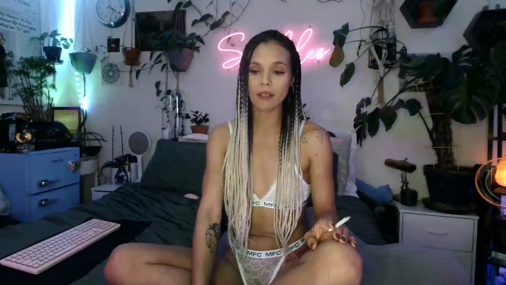Gallery image thumbnail from SPARKL3S's myfreecams stream on, 01/27/2025, 13:24 image 12 of 20