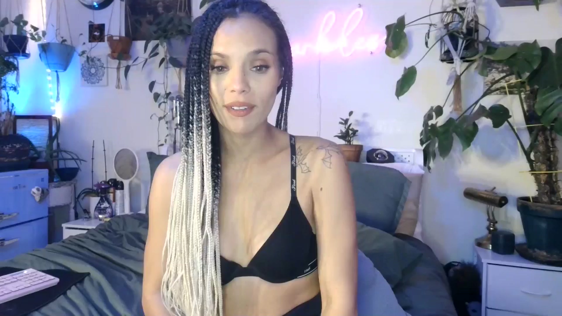 Gallery image thumbnail from SPARKL3S's myfreecams stream on, 01/30/2025, 11:56 image 11 of 20