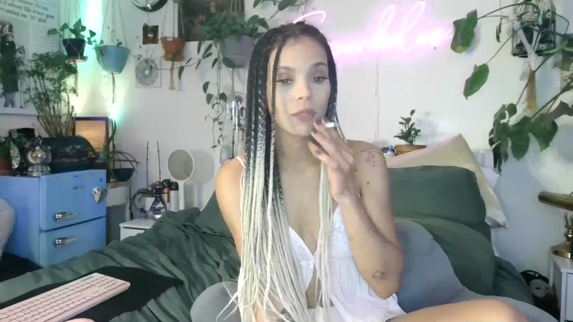 Gallery image thumbnail from SPARKL3S's myfreecams stream on, 02/01/2025, 11:56 image 14 of 20