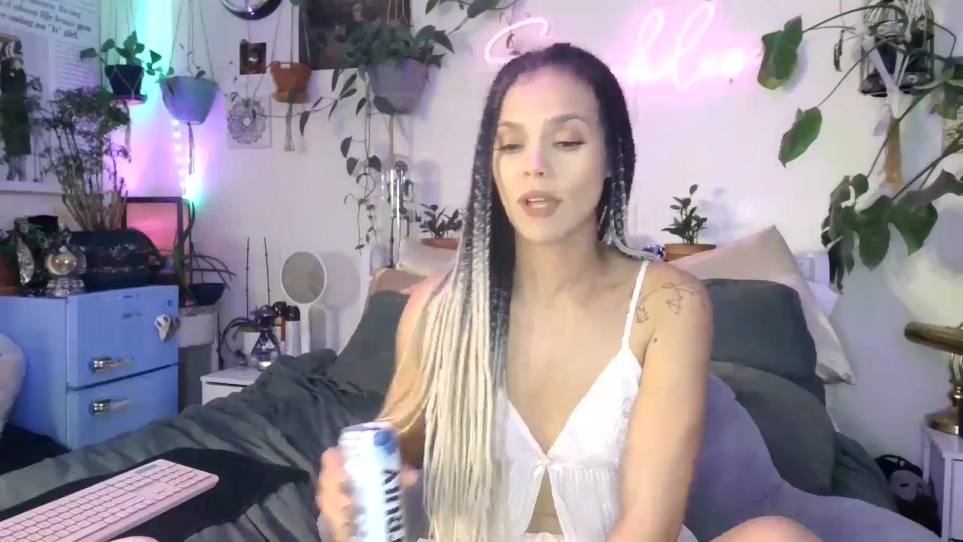 Gallery image thumbnail from SPARKL3S's myfreecams stream on, 02/01/2025, 11:56 image 12 of 20