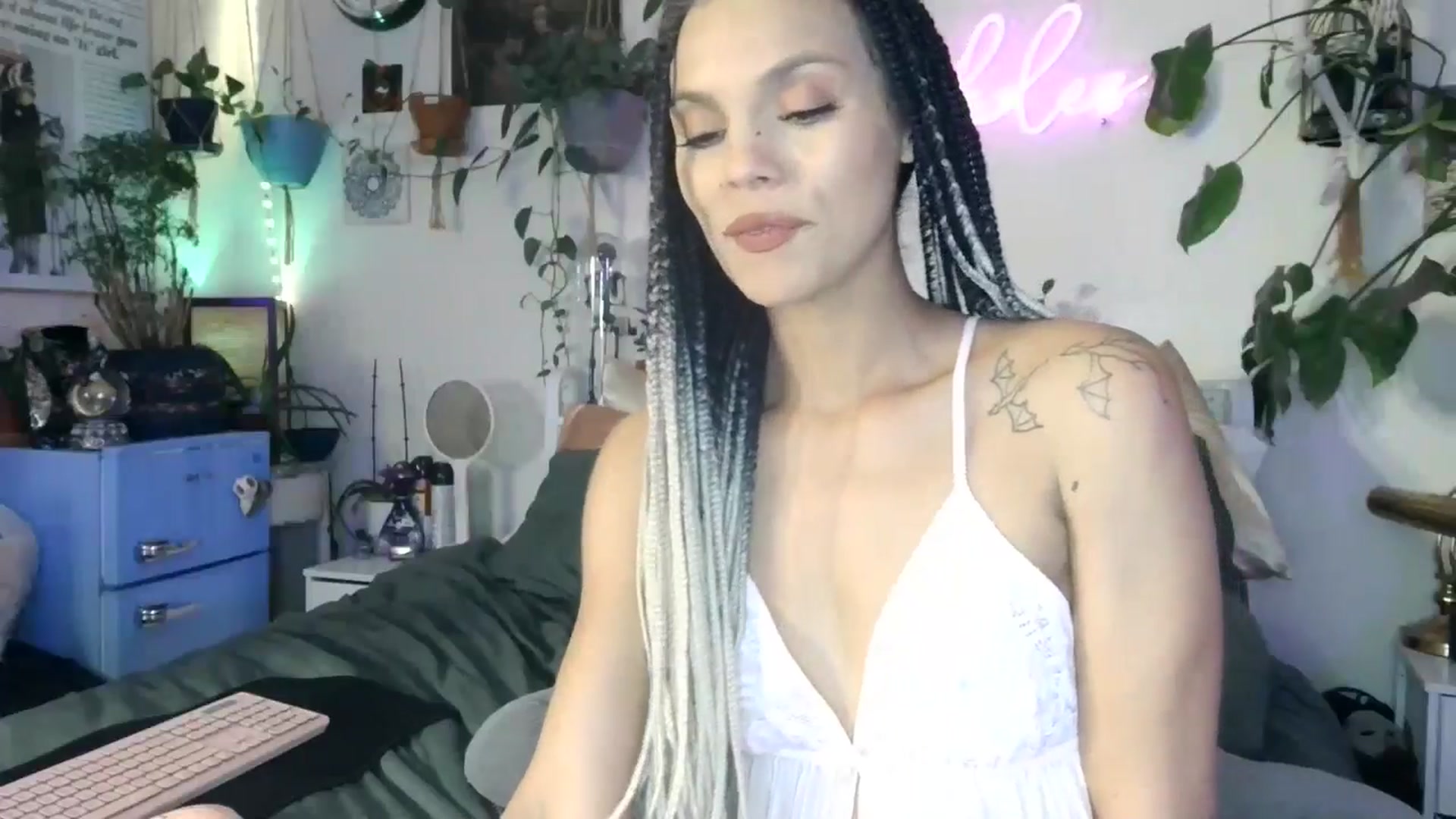 Gallery image thumbnail from SPARKL3S's myfreecams stream on, 02/01/2025, 11:56 image 5 of 20