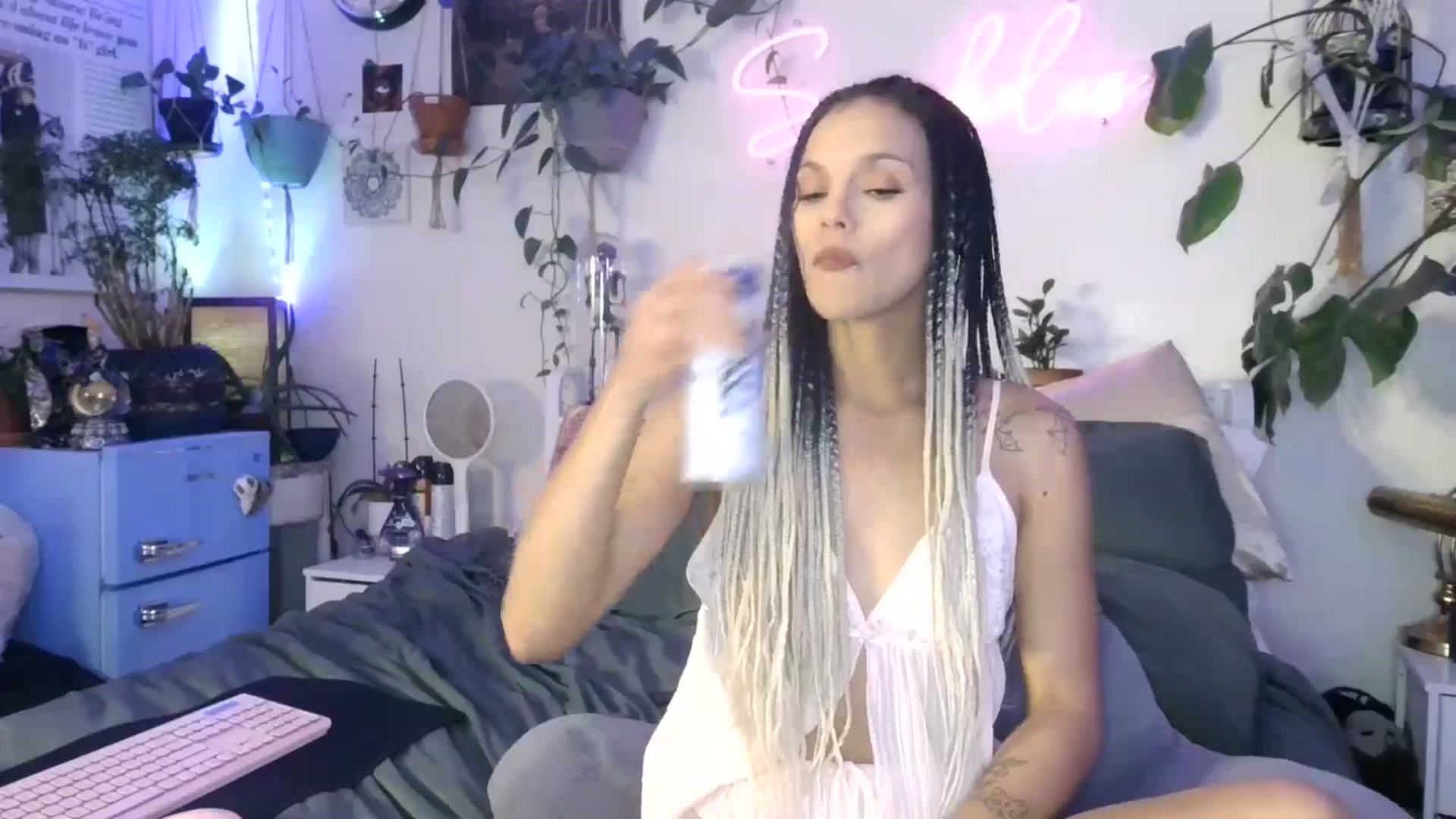 Gallery image thumbnail from SPARKL3S's myfreecams stream on, 02/01/2025, 11:56 image 15 of 20