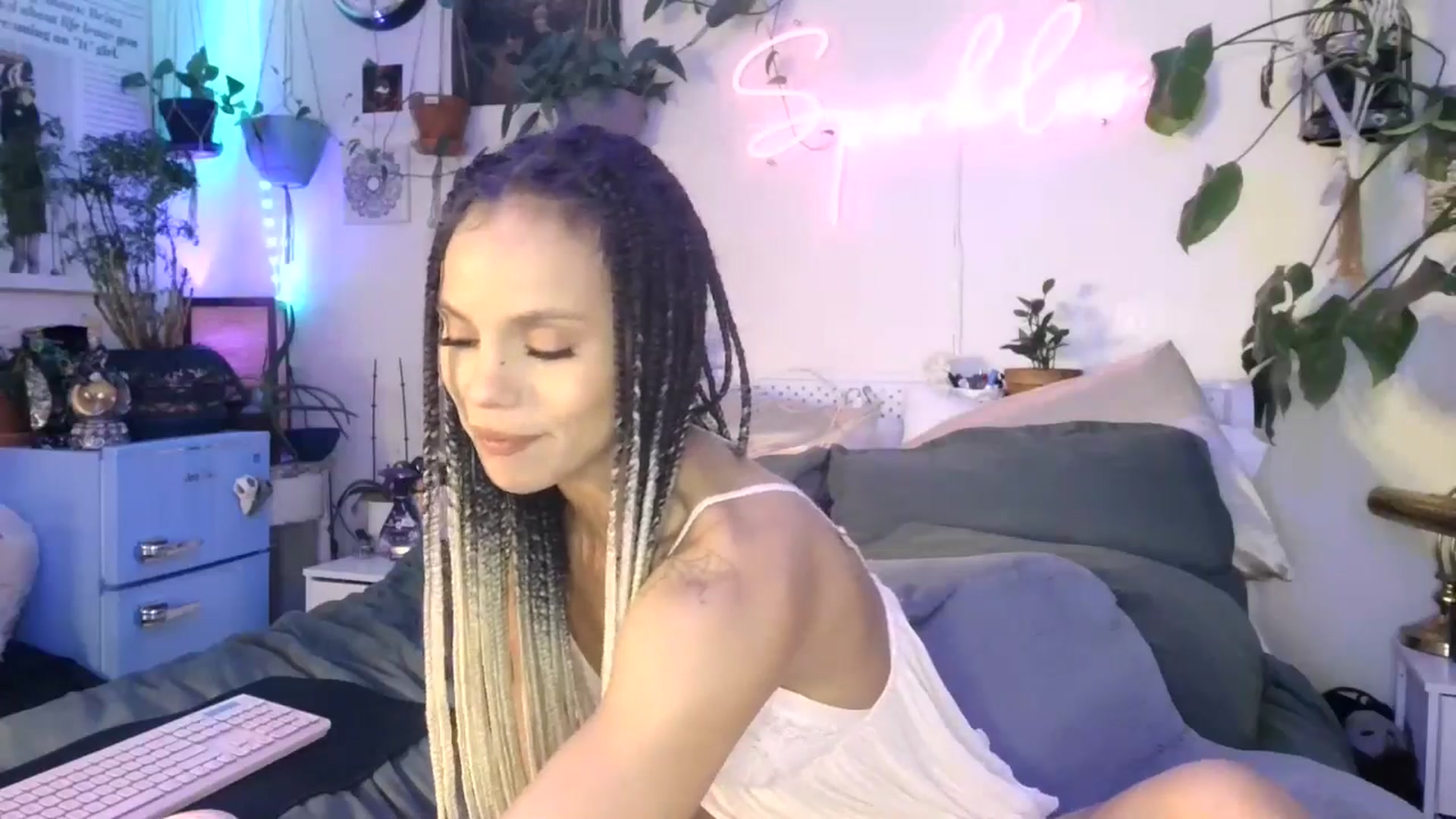 Gallery image thumbnail from SPARKL3S's myfreecams stream on, 02/01/2025, 11:56 image 10 of 20
