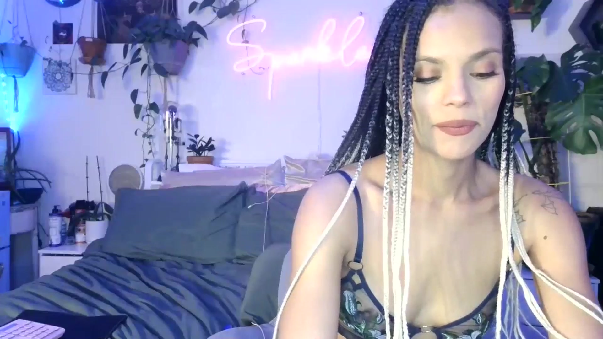 Gallery image thumbnail from SPARKL3S's myfreecams stream on, 02/03/2025, 08:03 image 16 of 20