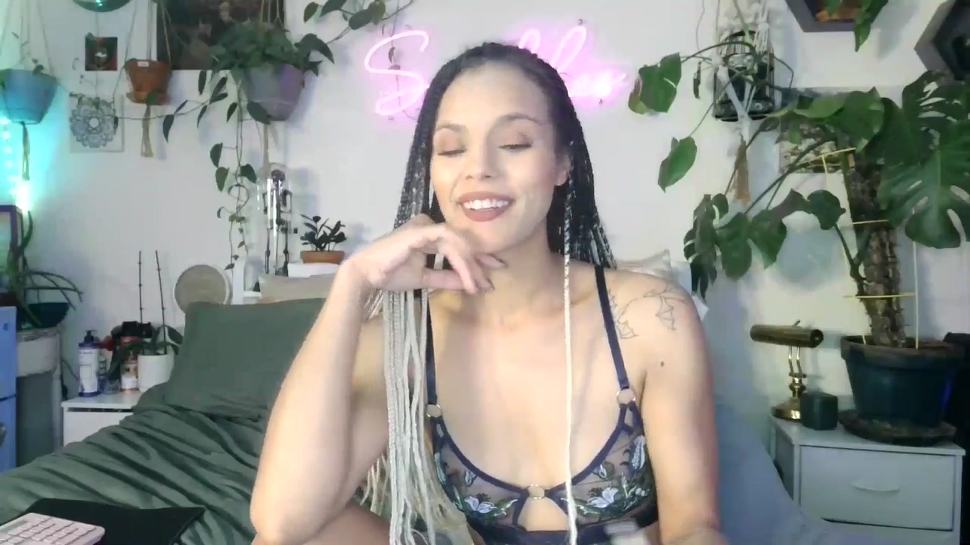 Gallery image thumbnail from SPARKL3S's myfreecams stream on, 02/03/2025, 08:03 image 13 of 20