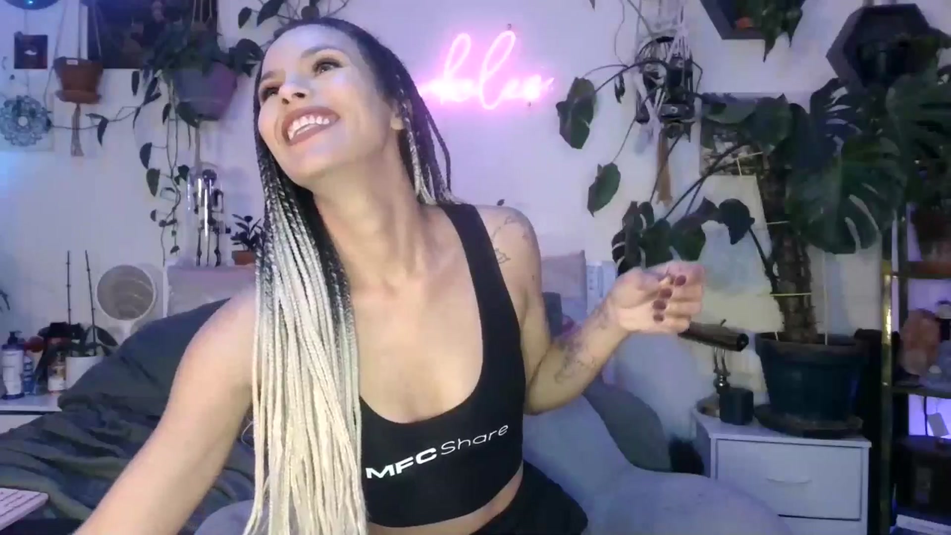 Gallery image thumbnail from SPARKL3S's myfreecams stream on, 02/05/2025, 10:35 image 13 of 20