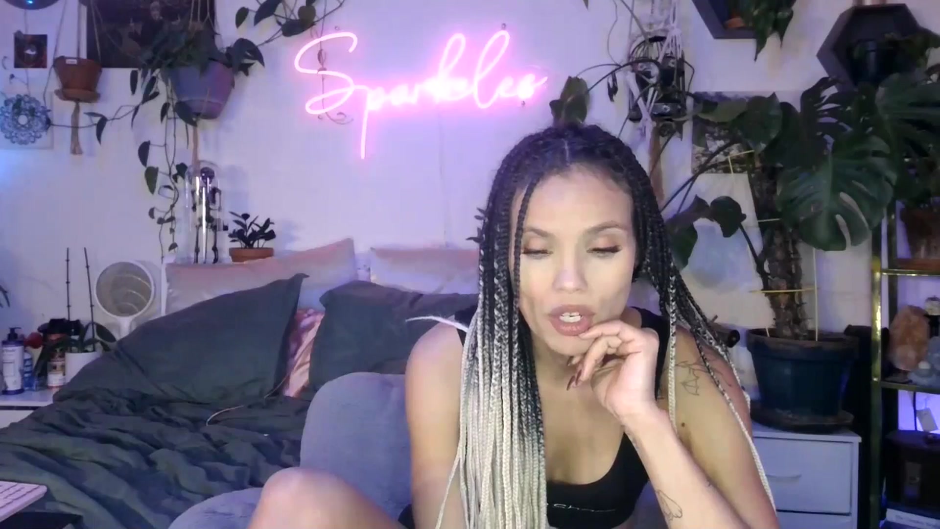 Gallery image thumbnail from SPARKL3S's myfreecams stream on, 02/05/2025, 12:28 image 12 of 20
