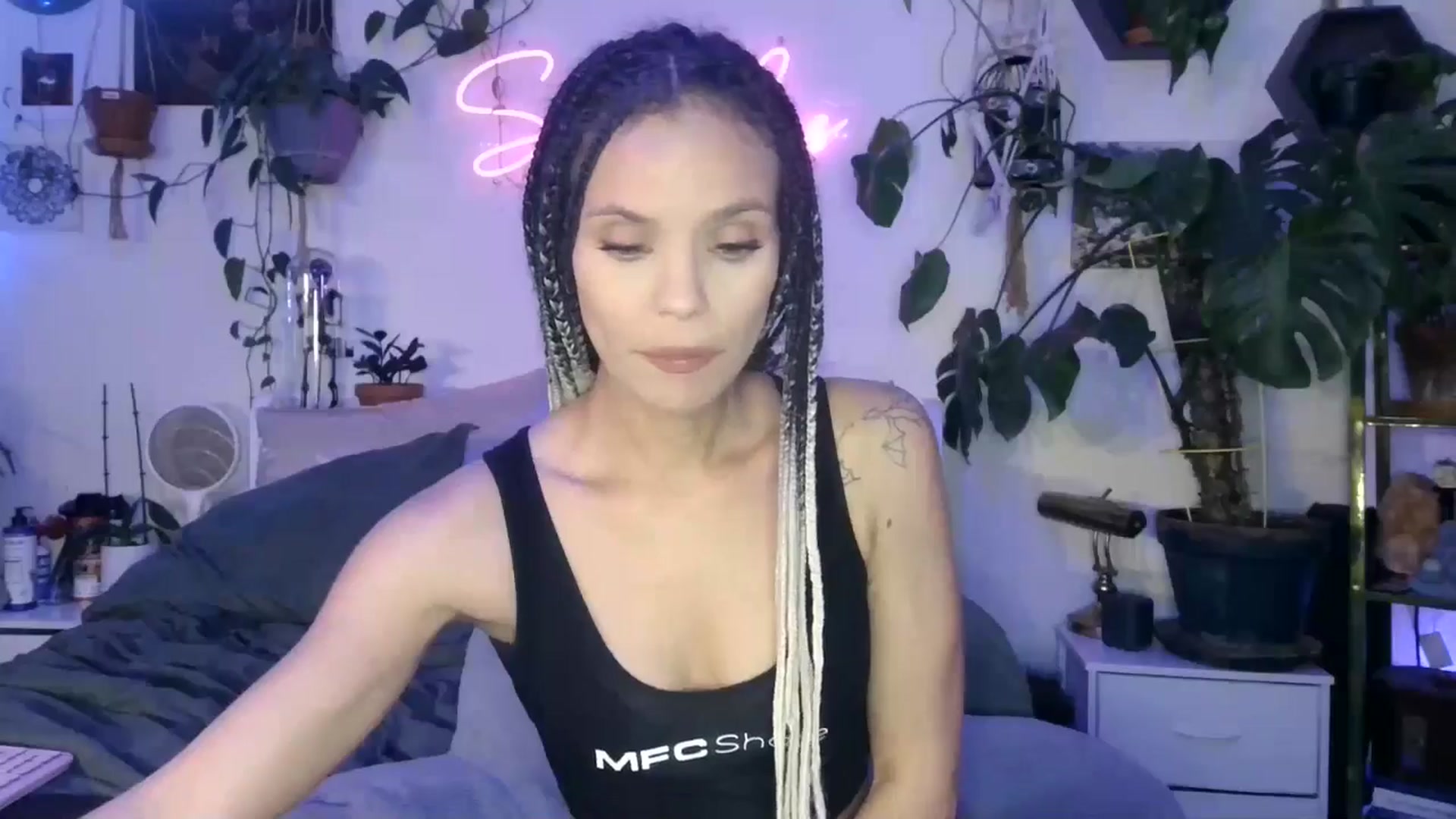 Gallery image thumbnail from SPARKL3S's myfreecams stream on, 02/05/2025, 12:28 image 13 of 20