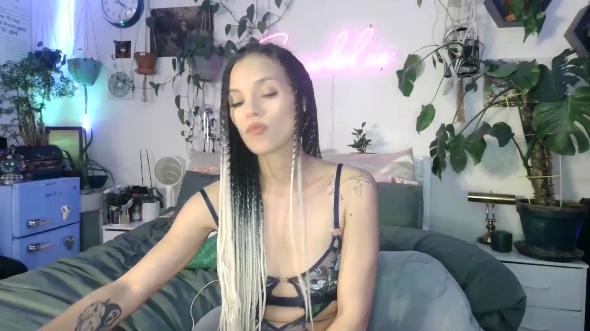 Gallery image thumbnail from SPARKL3S's myfreecams stream on, 02/09/2025, 09:12 image 8 of 20