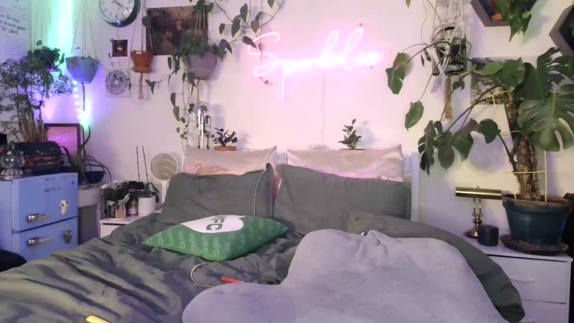 Gallery image thumbnail from SPARKL3S's myfreecams stream on, 02/09/2025, 09:12 image 16 of 20