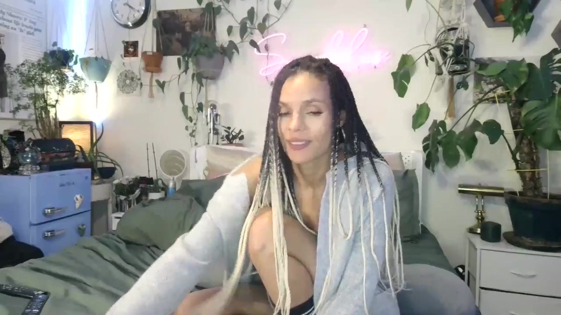 Gallery image thumbnail from SPARKL3S's myfreecams stream on, 02/10/2025, 09:10 image 14 of 20