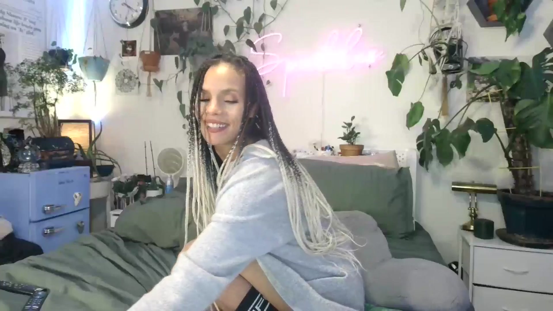 Gallery image thumbnail from SPARKL3S's myfreecams stream on, 02/10/2025, 09:10 image 9 of 20