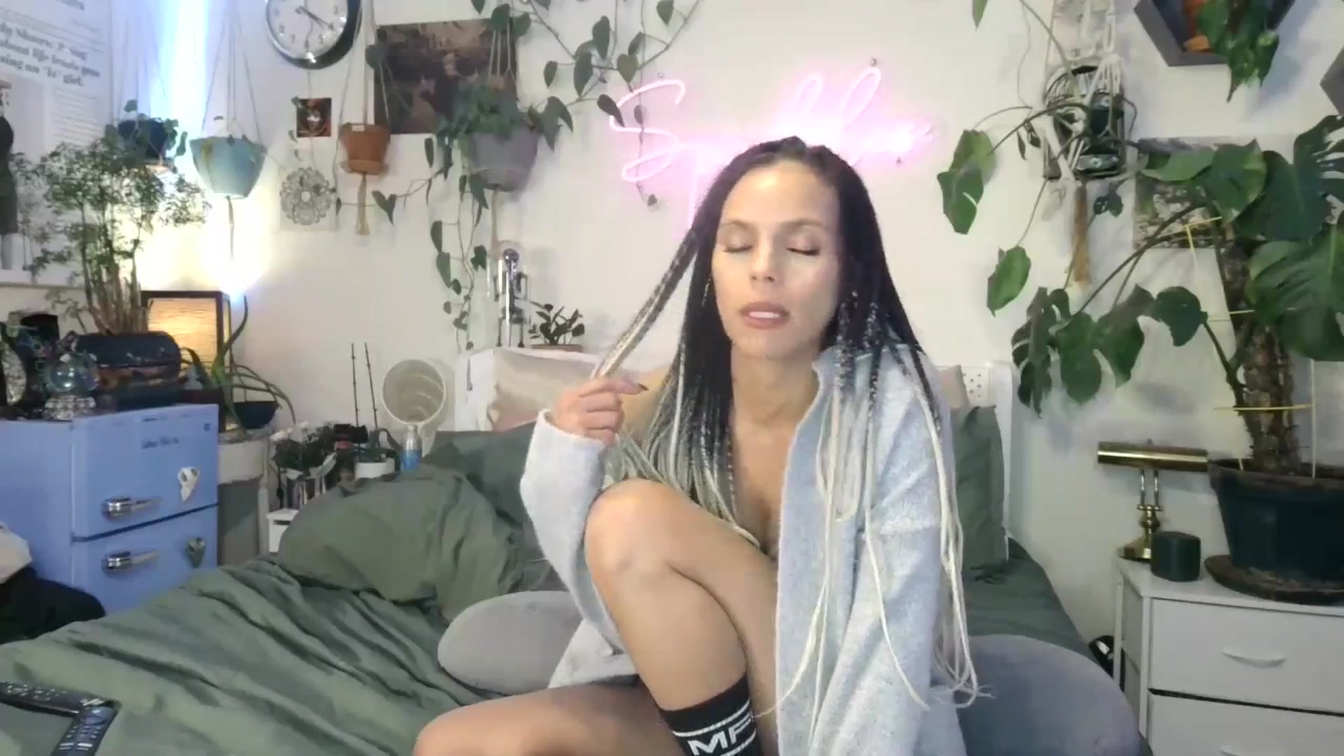 Gallery image thumbnail from SPARKL3S's myfreecams stream on, 02/10/2025, 09:10 image 13 of 20